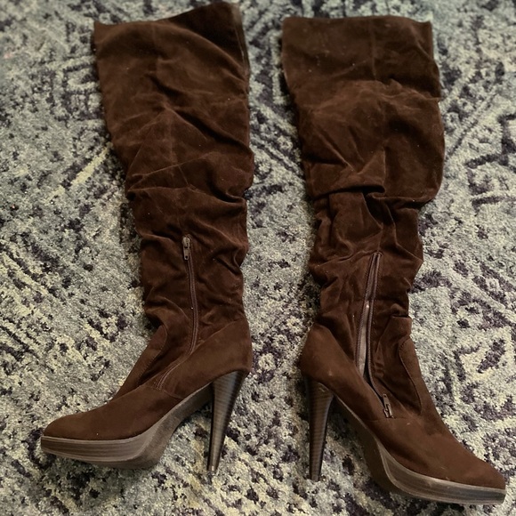 Brown Boots 7.5 size - Picture 2 of 6